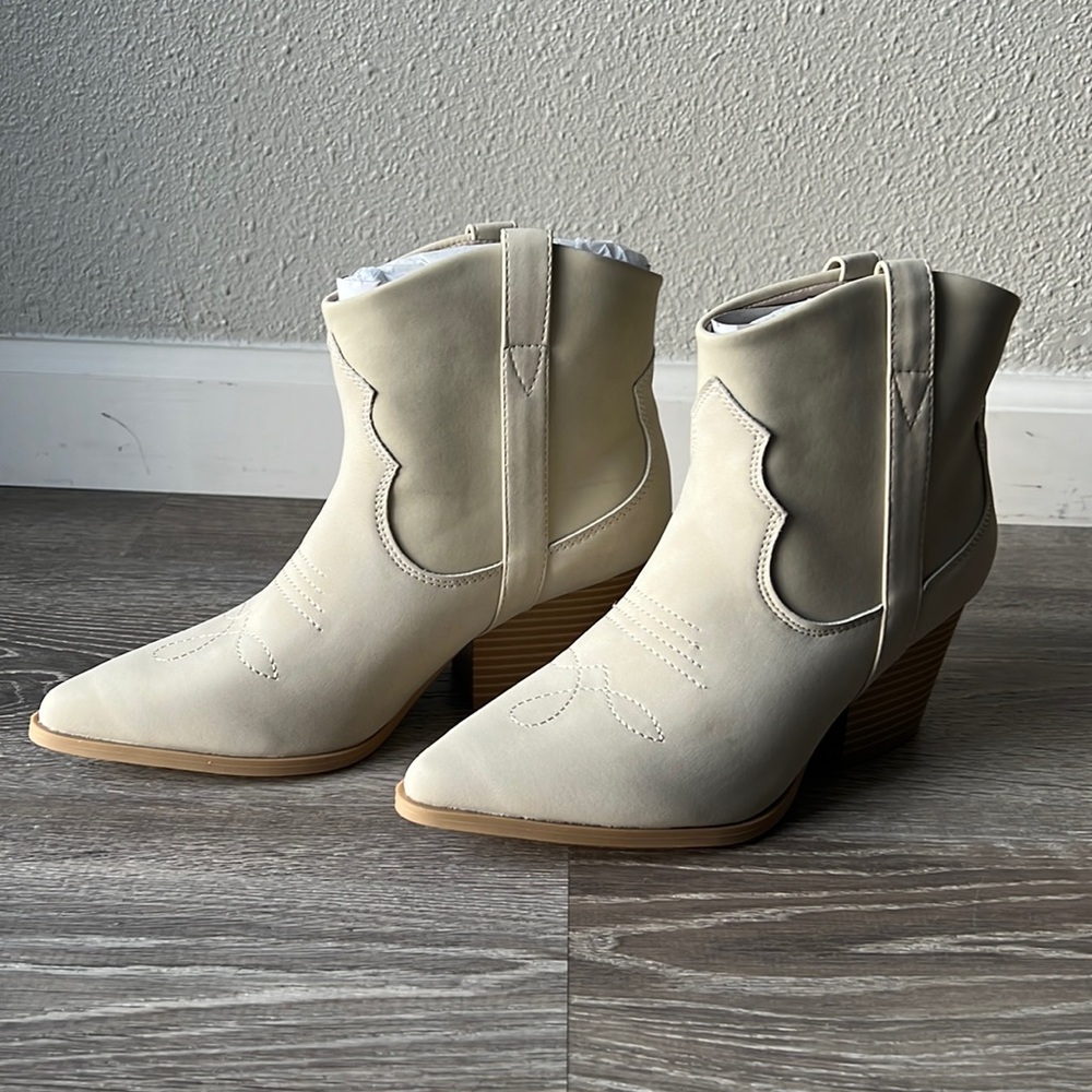 QUPID Vaca Womens Western Boots Women’s Size 7